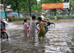 Cần Thơ: Đại lộ thành &#8220;sông&#8221; sau trận mưa lớn