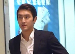 Choi Siwon cực tiều tụy sau đám tang bà!