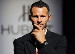 Giggs nhảy lên bàn múa cùng vũ nữ