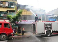 Hà Nội: Cháy lớn gần Tràng Tiền Plaza