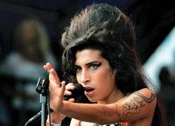 Làng giải trí sững sờ trước cái chết của Amy Winehouse