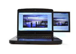 Laptop &#8216;khổng lồ&#8217; có 2 màn hình 17 inch