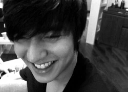 Lee Min Ho công khai hình ảnh "tự sướng" lúc đêm