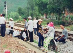 Nghệ An: Băng qua đường sắt, người đàn ông chết thảm