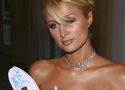 Paris Hilton bị... 'bám càng'