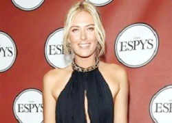 Sharapova hững hờ vai trần trên thảm đỏ