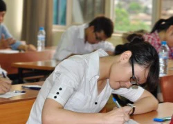 Sĩ tử căng thẳng trước thời khắc làm bài