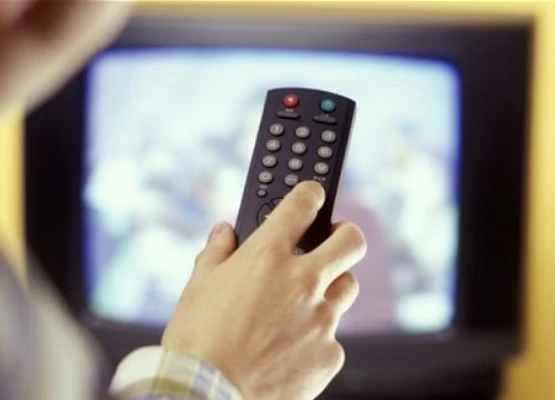 Mỗi giờ xem TV mất 22 phút tuổi thọ