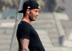 Becks đùa nghịch với 'bụng béo'