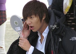 Chùm ảnh: Lee Min Ho - hot boy "nghiện" soi gương