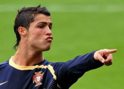 C.Ronaldo tiệc tùng bừa phứa