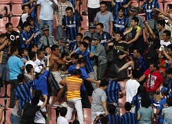 Fan AC Milan bị fan Inter cho no đòn vì "ngồi nhầm" chỗ