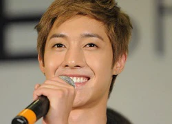 Fan "chết ngất" vì nụ cười nhí nhảnh của Kim Hyun Joong