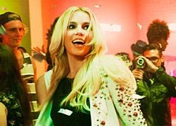 Gaga, Ke$ha, Demi, Selena, Katy đồng loạt "Britney hóa"?