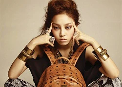 Goo Hara đeo balo... ngược