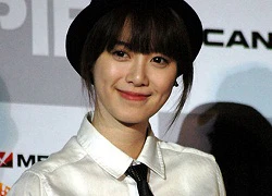 Goo Hye Sun ra dáng nữ đạo diễn chuyên nghiệp