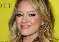 Hilary Duff mang bầu