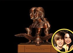 Justin và Selena được dựng tượng dính liền nhau