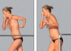 Kate Moss thản nhiên với ngực trần