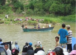 Một người đàn ông chết trên sông