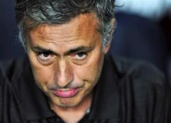 Mourinho sắp phải nhận án phạt &#8220;siêu kinh điển&#8221;