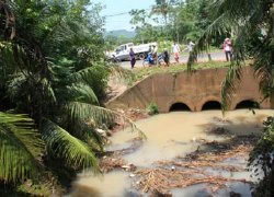 Mưa to, một thanh niên bị nước cuốn trôi