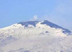 Núi lửa Etna ở miền Nam Italy đã phun trào trở lại