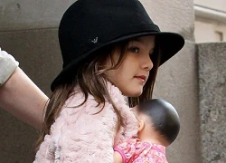 Suri Cruise &#8216;ngầu&#8217; với mũ đen