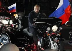 Thủ tướng Nga Putin cưỡi siêu xe đi tranh cử