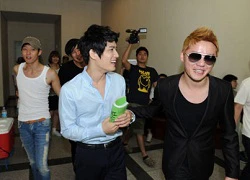 Yoochun, Junsu "đột nhập" phim trường thăm Jaejoong