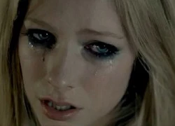 Avril Lavigne nước mắt ngắn dài vì nhớ người yêu