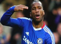 Drogba làm trò chọc cười Bosingwa