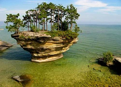 Hoa mắt với "đảo đá bay" kì lạ