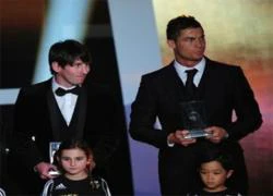 Khán giả dùng Messi để chọc tức Ronaldo