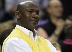 Kiếm bộn tiền, Michael Jordan lại sắp cưới vợ