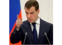 Medvedev trở mặt với Ukraine để lấy lòng Putin?