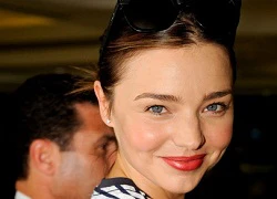 Miranda Kerr khoe chân thẳng tắp