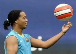 Ronaldinho chia tay người tình