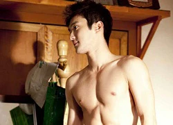 Siwon tranh thủ khoe bo-đì trước giờ G