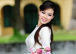 Trương Tùng Lan thướt tha áo dài