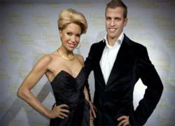 Vợ chồng Van der Vaart tạo dáng bên tượng sáp