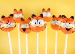 5 bước để làm cake pops mặt mèo béo Garfield