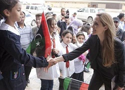 Angelina Jolie tham gia cứu trợ nhân đạo tại Libi