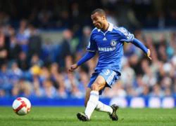 Ashley Cole tiếp tục &#8220;bay đêm&#8221;