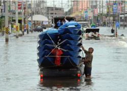 Bangkok náo loạn vì tin lũ sắp tràn tới