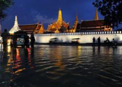 Bangkok: Sông dâng cao kỷ lục, nước tràn vào Cung điện