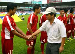 Chán V-League, bầu Đức đi xem "thủy chiến"