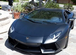 Chủ tịch Lamborghini 'cưỡi' Aventador đi dự talkshow