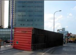 Container tiếp tục rơi trên cầu vượt Cát Lái