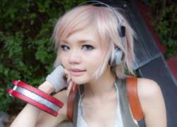 Cosplay nữ hiệp nhỏ nhắn bên thanh kiếm "khổng lồ"